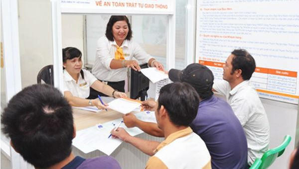 Cho phép nộp hộ tiền phạt VPHC qua bưu điện tạo thuận lợi hơn cho người dân. (Ảnh minh họa).