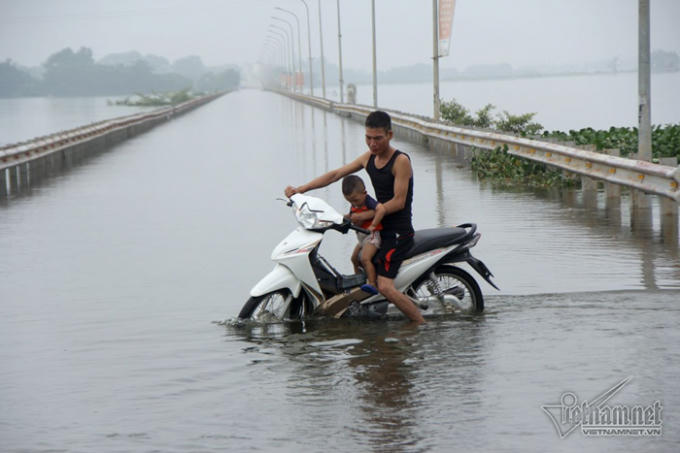 Quay đầu xe khi mới đi đến đầu đoạn đường vì sợ chết máy