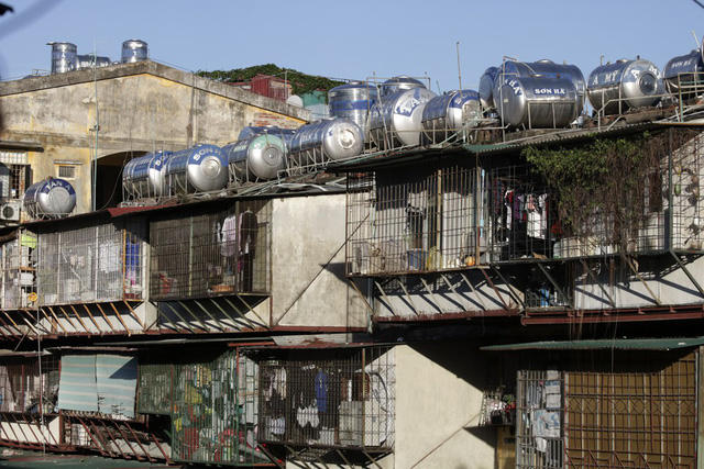 Bộ mặt thảm hại của những khu tập thể cũ ở Hà Nội