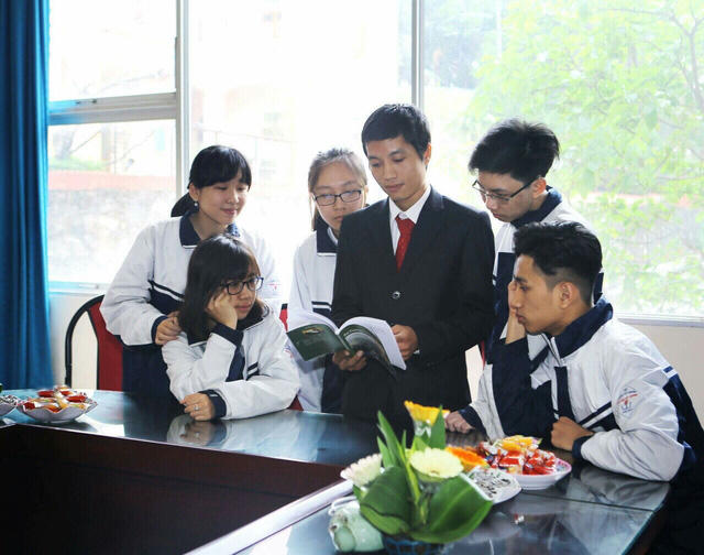 Thầy giáo Lê Văn Cường dành nhiều tâm huyết cho lịch sử.