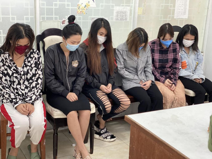 Nhiều cô gái tham gia đường dây mại dâm phục vụ người nước nhoài.