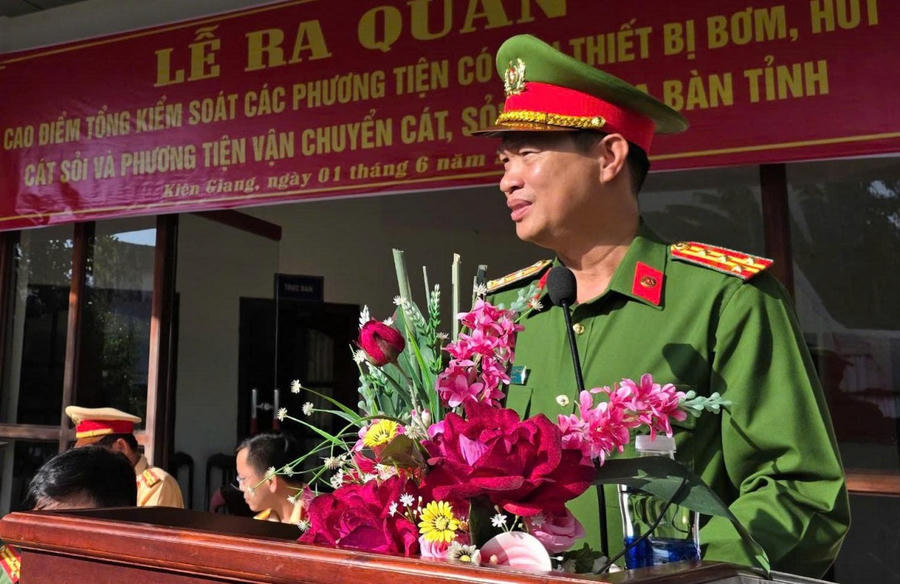 Đại tá Nguyễn Nhật Trường – Phó Giám đốc Công an tỉnh Kiên Giang phát biểu chỉ đạo tại Lễ ra quân cao điểm