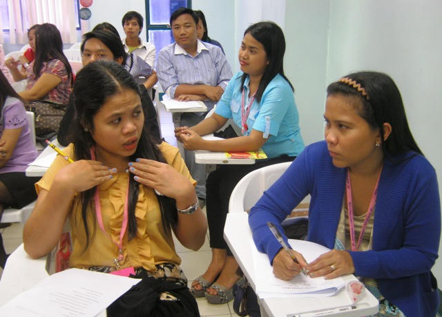 Giáo viên Philippines trong đợt thi tuyển sang Việt Nam dạy học. (Ảnh: Hoài Nam)