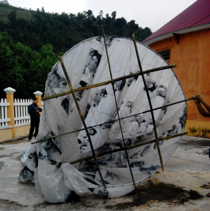 Miệng quả cầu có đường kính 2m.