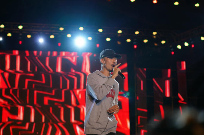 Đen lần đầu thể hiện &ldquo;Đưa nhau đi trốn&rdquo; phi&ecirc;n bản Remix tr&ecirc;n s&acirc;n khấu