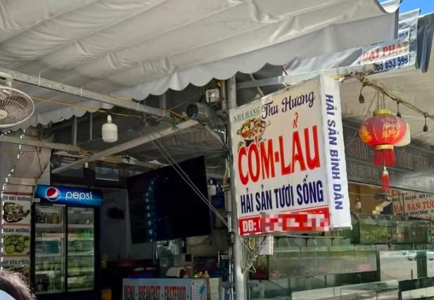 Chủ nhà hàng Thu Hương bị UBND phường Bãi Cháy xử phạt do niêm yết giá không rõ ràng. Ảnh: Bạn đọc cung cấp.