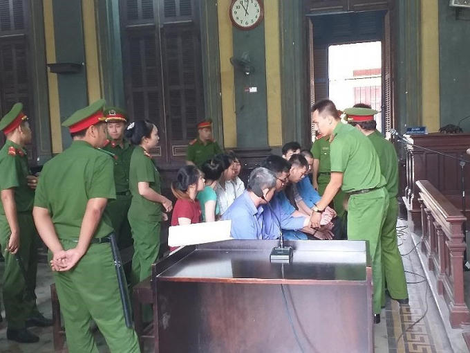 Các bị cáo tại tòa.