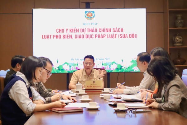 Quang cảnh buổi làm việc.