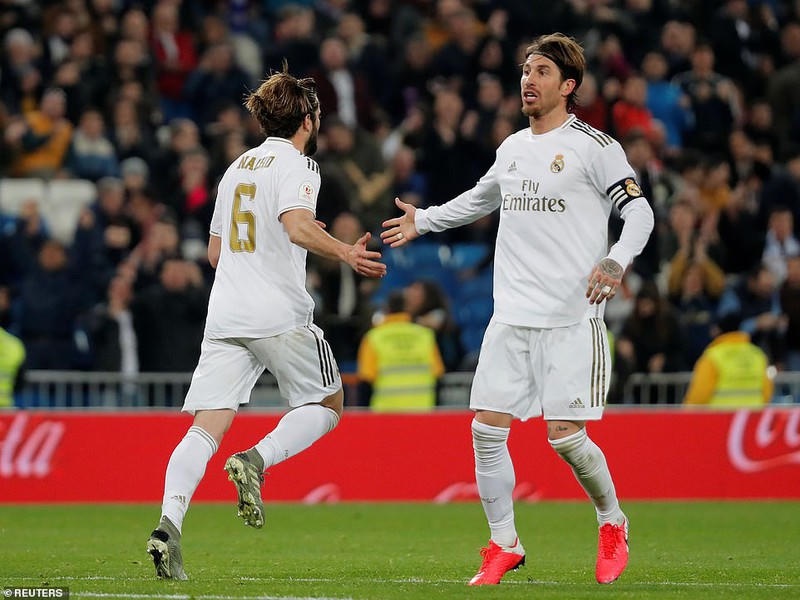 Real Madrid bùng nổ 10 phút cuối với hai bàn thắng do công của Rodrygo và Nacho, nhưng vẫn không đủ để đội bóng hoàng gia lật ngược thế cờ.