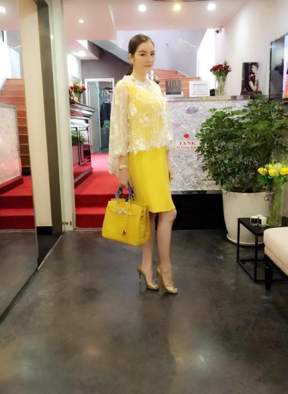 Ngỡ ngàng với vẻ đẹp giản dị, gần gũi của Lý Nhã Kỳ ngoài đời thường
