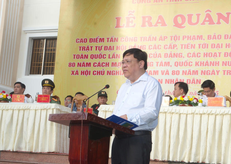 Ông Phạm Thành Ngại - Phó Bí thư Tỉnh ủy, Chủ tịch UBND tỉnh Cà Mau, phát biểu chỉ đạo tại buổi lễ ra quân.
