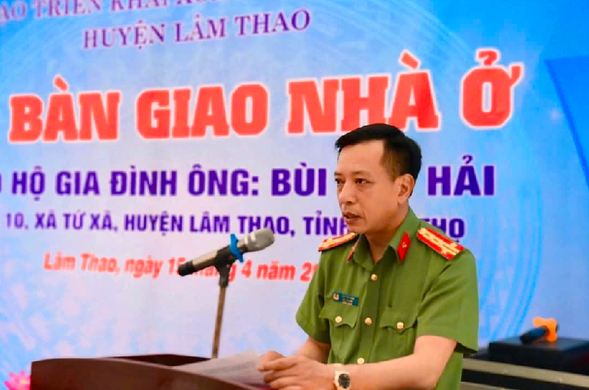 Đại tá Lâm Văn Vinh, Phó Giám đốc Công an tỉnh Phú Thọ phát biểu tại lễ bàn giao.