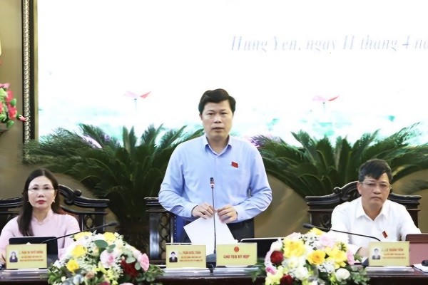 Ông Trần Quốc Toản, Phó Bí thư Thường trực, Chủ tịch HĐND tỉnh Hưng Yên, phát biểu tại kỳ họp.