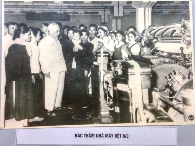 Những hình ảnh lưu giữ được trong những lần Bác Hồ về thăm nhà máy Dệt Nam Định.