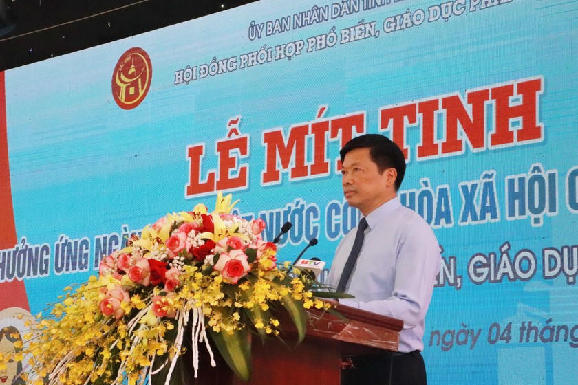 Ông Đào Quang Khải, Phó Chủ tịch UBND tỉnh, Chủ tịch Hội đồng Phối hợp PBGDPL tỉnh phát biểu tại buổi lễ.