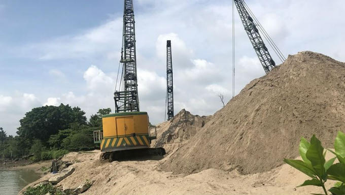 Một điểm tập kết vật liệu hoạt động trái phép ở TP HCM.