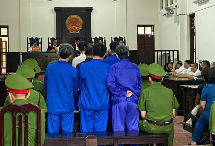 Các bị cáo tại phiên toà trước đó.