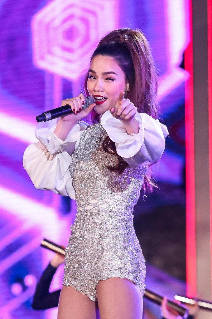 Ngọc Hà xuất hiện cuối chương trình và có sự kết hợp đầy mới mẻ cùng Suboi trong ca khúc Girl’s night. Cô thể hiện liên tiếp các ca khúc về tình yêu như Keep me in love, What is the love và Destiny đồng thời khiến khán giả mãn nhãn với màn vũ đạo bốc lửa.