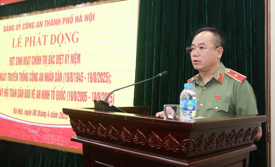 Thiếu tướng Nguyễn Thanh Tùng, Giám đốc CATP chủ trì lễ phát động.