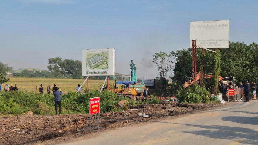 Sáng ngày 25/11 lực lượng chức năng tiến hành cưỡng chế kiểm đếm bắt buộc đối với 142 trường hợp không chấp hành quyết định cưỡng chế.