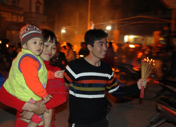 với các gia đình,...