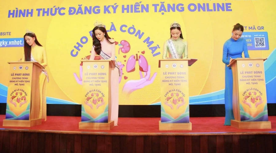 Tại lễ phát động, nhiều đại biểu và nghệ sĩ đã trực tiếp đăng ký hiến tặng mô, tạng.