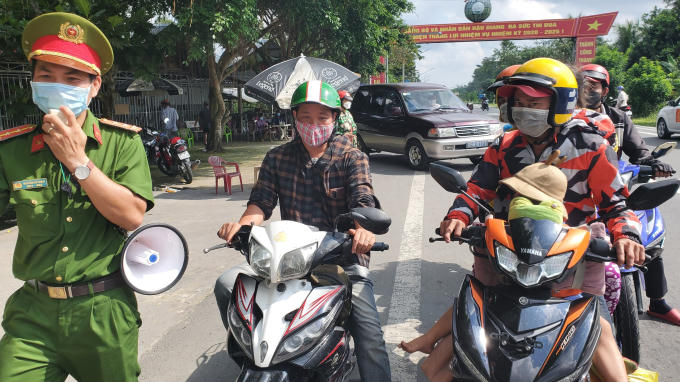 Người dân về địa phương phải chấp hành đầy đủ các biện pháp phòng, chống dịch.