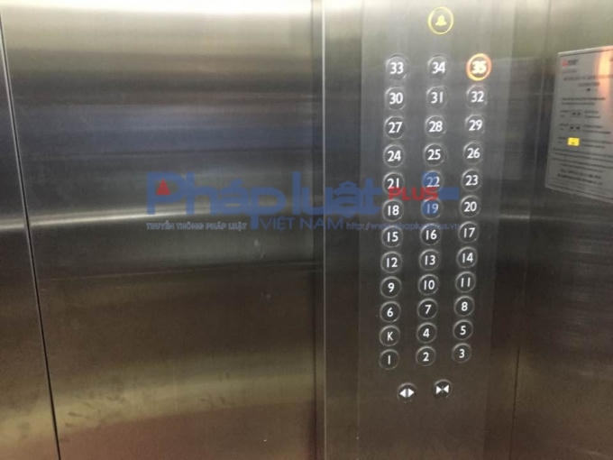 Thang máy chỉ có đến tầng 35 nhưng tầng 36 cũng đã được chia nhỏ thành các căn hộ.