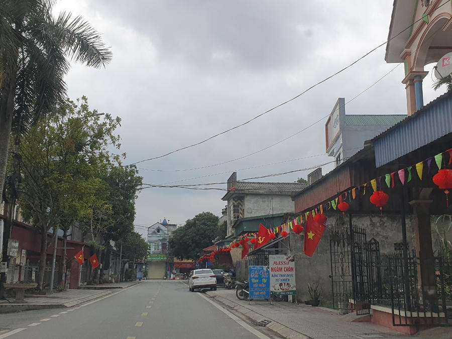 Chuẩn bị đón Tết, khắp nơi ở TP Thanh Hóa treo cờ Tổ quốc.