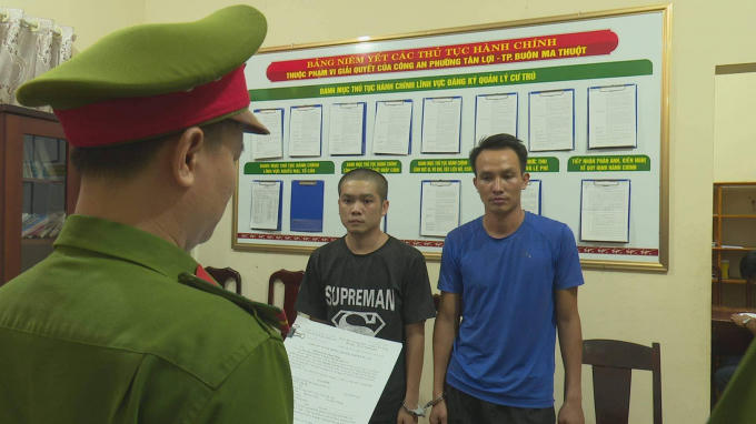 Hai đối tượng bị bắt khẩn cấp.