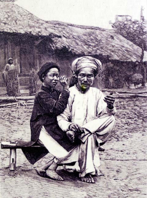 Không quán xá sang trọng, người Hà Nội xưa chỉ cần một chiếc que sắt nhỏ và một chiếc ghế là đủ lấy... ráy tai cho khách ở ngay ngoài đường