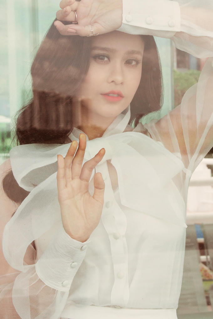 Trương Quỳnh Anh đẹp mơ màng hóa “nàng thơ” của David Wong