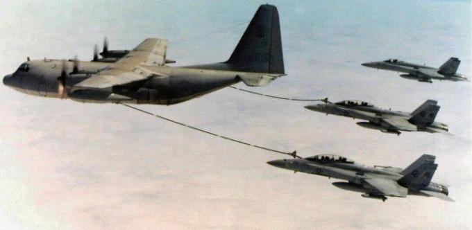 KC-130 là máy bay vận tải tiếp liệu trên không, được tải tiến từ phiên bản vận tải cơ C-130.