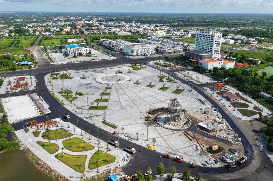 Toàn cảnh Quảng trường Phan Ngọc Hiển hiện đã cơ bản hoàn thành.