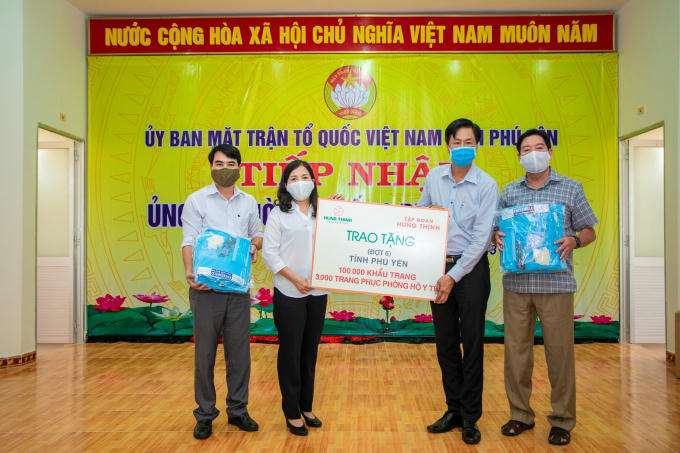thông qua Ủy ban MTTQ Việt Nam tỉnh Phú Yên, đại diện Tập đoàn Hưng Thịnh trao tặng các trang thiết bị y tế phòng chống dịch Covid-19 cho tỉnh Phú Yên.