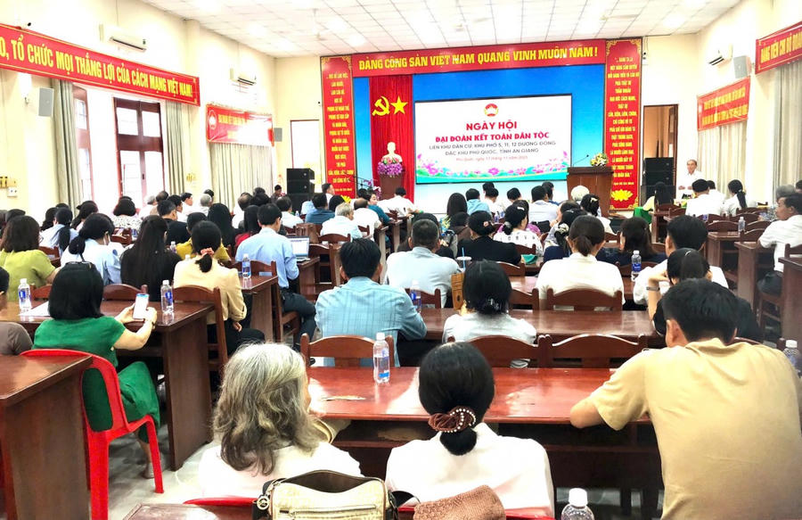 Quang cảnh Ngày hội “Đại đoàn kết toàn dân tộc” liên khu dân cư khu phố 5, 11 và 12 Dương Đông, đặc khu Phú Quốc năm 2025