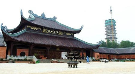 Lễ hội chùa Bái Đính thường bắt đầu từ ngày 6 tháng giêng âm lịch và kéo dài tới hết tháng ba âm lịch.