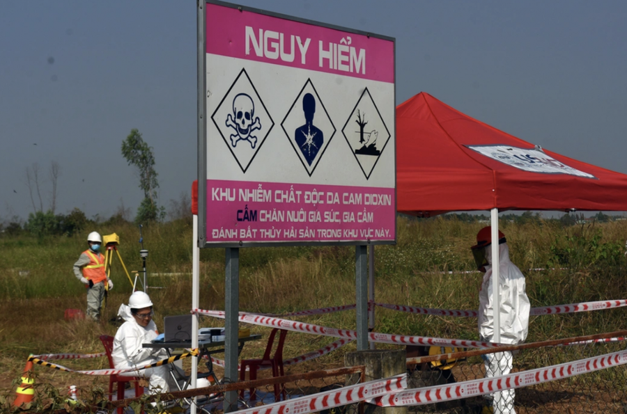 Xử lý dioxin tại sân bay Biên Hòa.