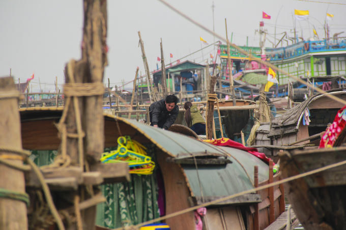 Gần kề Tết Nguyên đán nhưng không khí xóm vạn đò Văn Phú vẫn rất ảm đạm. (Ảnh: Hải Long).