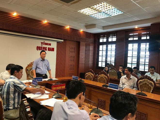 PCT UBND tỉnh Quảng Nam Lê Trí Thanh chủ trì buổi làm việc.