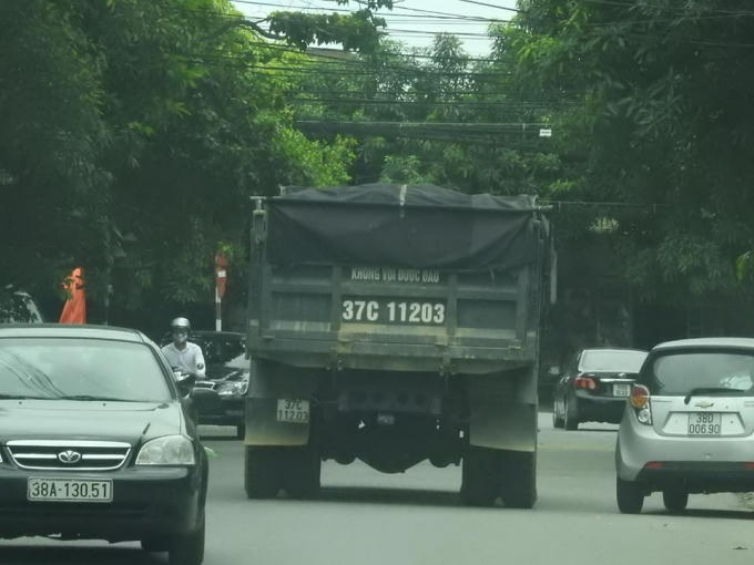 Chạy thẳng vào phố...