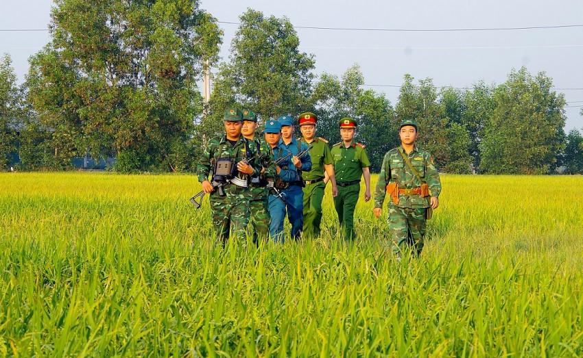 Đồn Biên phòng phối hợp với các lực lượng chức năng địa phương tuần tra kiểm soát chặt chẽ đường biên, cột mốc. Ảnh: Luận Quân