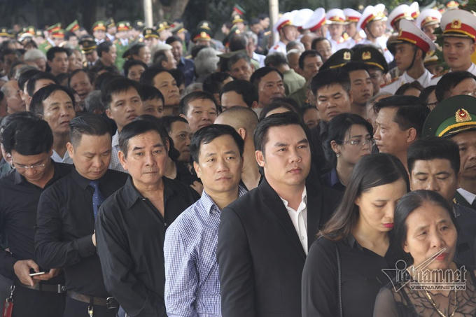 Điều đặc biệt ở đo&agrave;n 800 người v&agrave;o viếng Chủ tịch nước