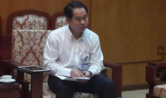 Ông Nguyễn Công Trình – Chánh Văn phòng UBND quận Nam Từ Liêm thông tin với báo chí.