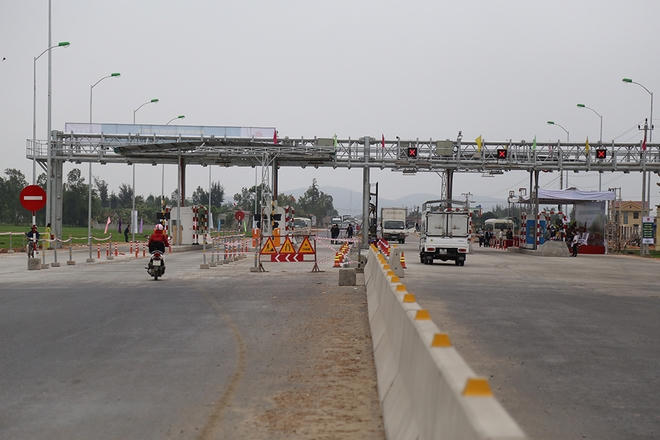 Trạm thu phí không dừng ở QL1 - Quảng Bình.