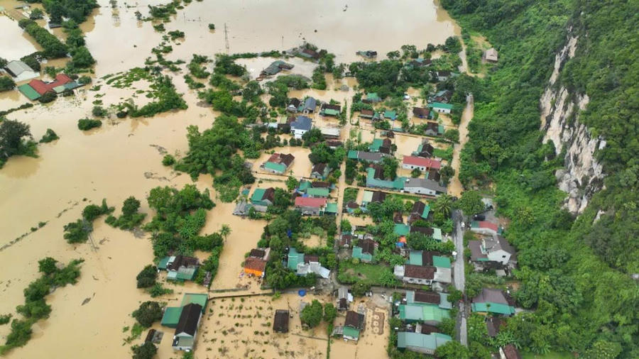 Bão số 3 gây thiệt hại nặng nề tại Nghệ An, hàng nghìn nhà bị phá hủy.