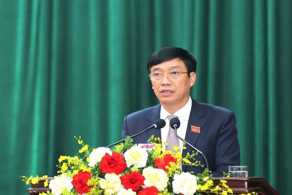 Ông Mai Văn Quyết, Ủy viên Ban Thường vụ Tỉnh ủy, Giám đốc Sở Tài chính trả lời chất vấn.