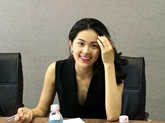 Về phía đại diện truyền thông của Hạ Vi cũng đã thừa nhận cô đang làm thư ký cho người yêu mình. Ảnh:internet.