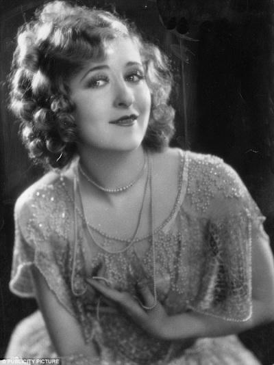 Người vợ đầu tiên của Chaplin là nữ diễn viên kiều diếm Mildred Harris. Ảnh: internet.