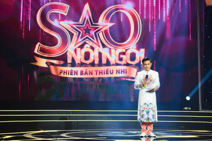 Đình Toàn làm MC.